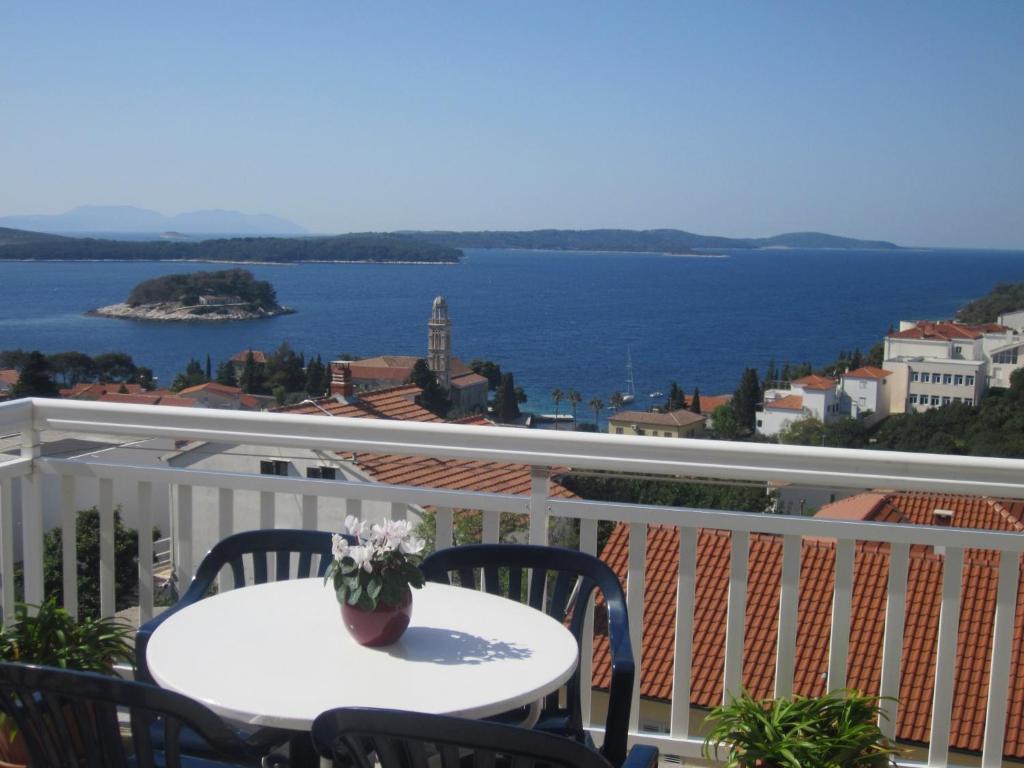 Apartments Kresic Hvar Town Oda fotoğraf